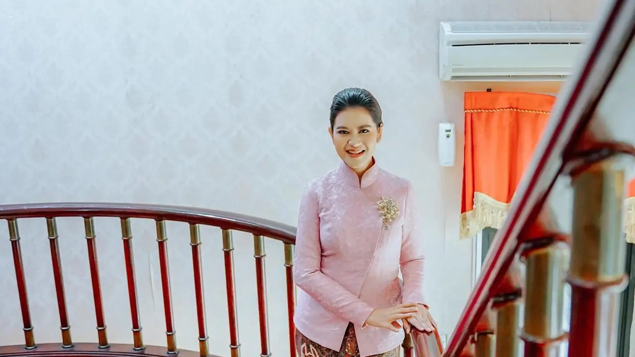 Potret Manis Kahiyang Ayu Rayakan Ulang Tahun Bobby Nasution, Ibu 3 Anak Bak ABG Pakai Rok Pink dan Jepit Rambut