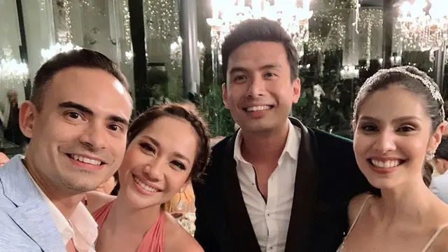 Jarang Tersorot, Ini 6 Potret Manis Christian Bautista Rekan Duet BCL dan Istri