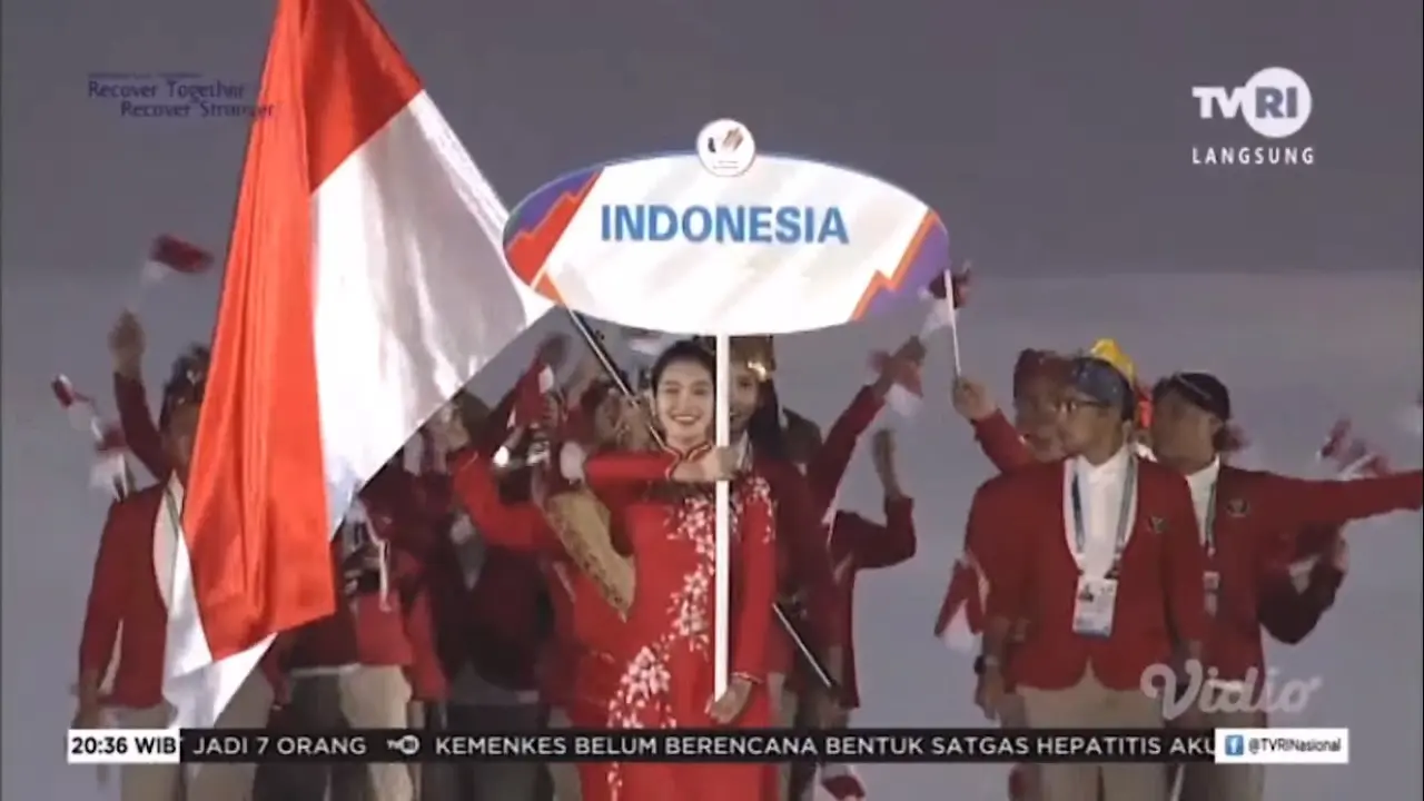 Emilia Nova memimpin kontingen Indonesia pada pembukaan SEA Games 2021 Vietnam