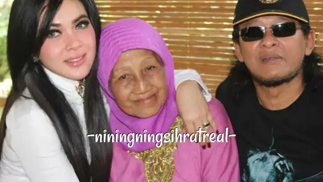 5 Momen Kenangan Ibunda Nike Ardila Bersama Selebritas Tanah Air