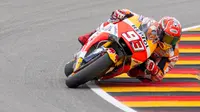 Pebalap Repsol Honda, Marc Marquez, tak yakin dengan tudingan adanya persekongkolan antara Ducati dengan Michelin. (AFP/Roberti Michael)