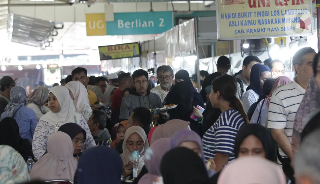 Festival Sumarak Minangkabau 2024 menjadi pengobat rindu bagi para perantau minang yang rindu kampung halaman. (merdeka.com/Imam Buhori)