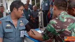 Citizen6, Surabaya: Kadisdikal Laksamana Pertama TNI Asep Burhanudin memberikan pembekalan kepada 308 orang calon siswa Pendidikan Pebentukan Bintara Singkat (Diktubakat) T.A 2012, Kamis (9/5). (Pengirim: Penkobangdikal)