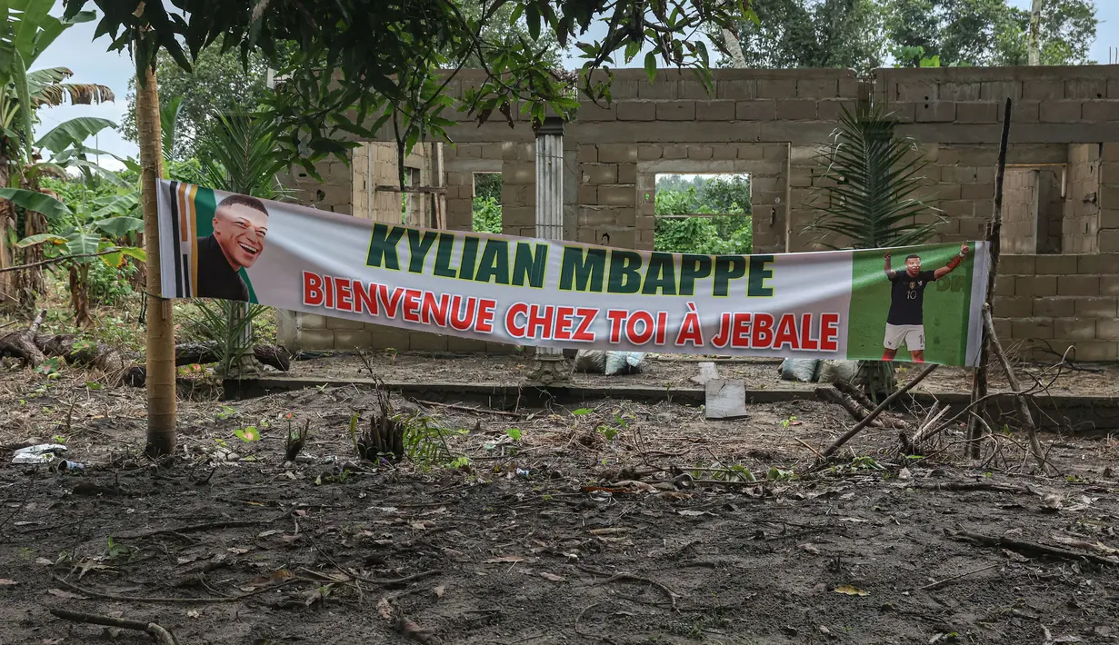 Pemandangan umum desa dari ayah dari pemain Paris Saint Germain dan kapten Timnas Prancis, Kylian Mbappe, Wilfrid Mbappe di Djebale, Kamerun pada 8 Juli 2023. (AFP/Daniel Beloumou Olomo)