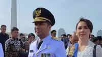 Emil Dardak dan Arumi Bachsin di pelantikan kepala daerah. [@arumibachsin_94]