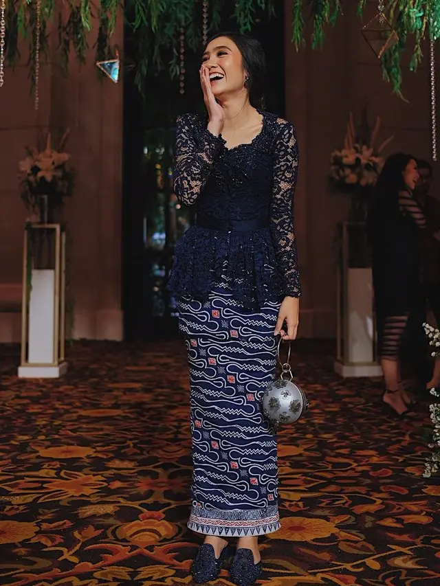 Model Pakaian Bridesmaid ala Febby Rastanty