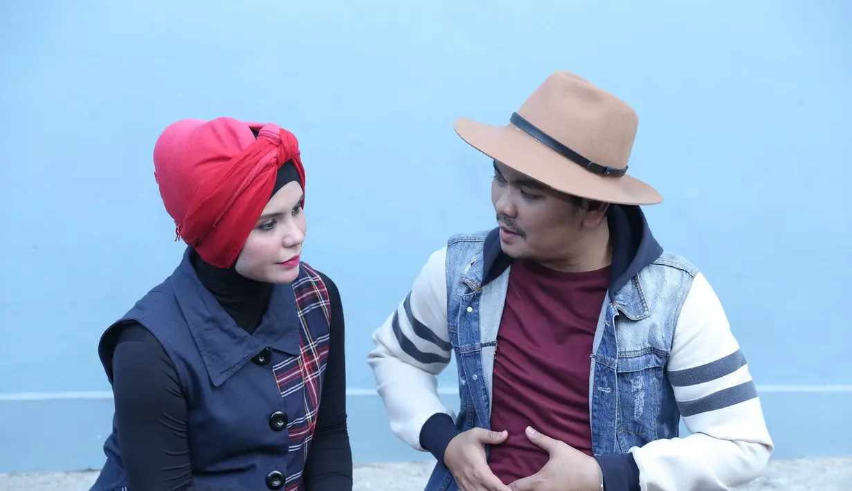 "Tanggal 13 Oktober malem bundanya kesakitan dulu. Apa besok cek aja ya pakai test pack. Ternyata 14 Oktober, dia bilang positif. Rasanya antara kaget, bingung, dan seneng," ujar Indra. (Galih W. Satria/Bintang.com)