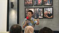 Pengamat Keamanan Siber sekaligus pendiri Vaksincom Alfons Tanujaya dalam diskusi soal serangan ransomware. (Liputan6.com/Agustin Setyo Wardani)
