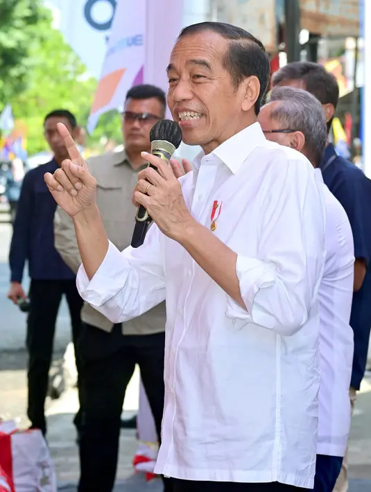 “Alhamdulillah,” sorak masyarakat. (Biro Setpres Kepresidenan)
