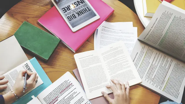 Resume Jurnal (Foto: freepik/rawpixel.com)