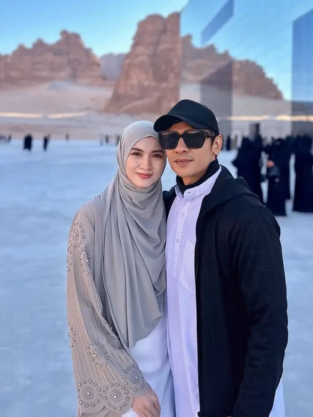 Tampilan Donita saat Umrah Bersama Keluarga di Awal 2025. [@donitabhubiy]