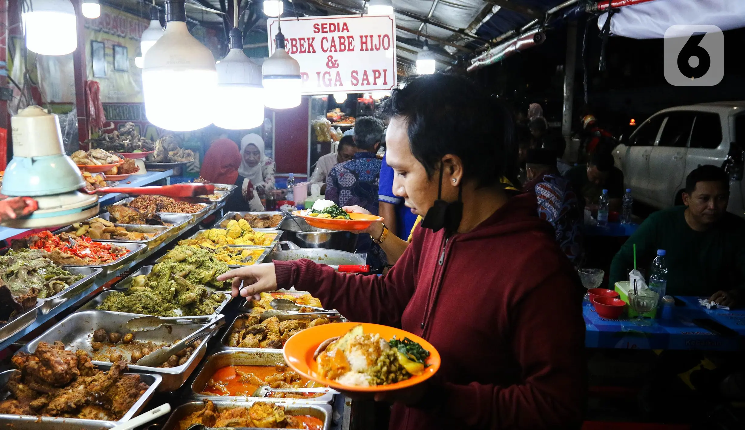 Berburu Menu Khas Sumatera Barat di Sentra Kuliner Nasi Kapau Kramat ...