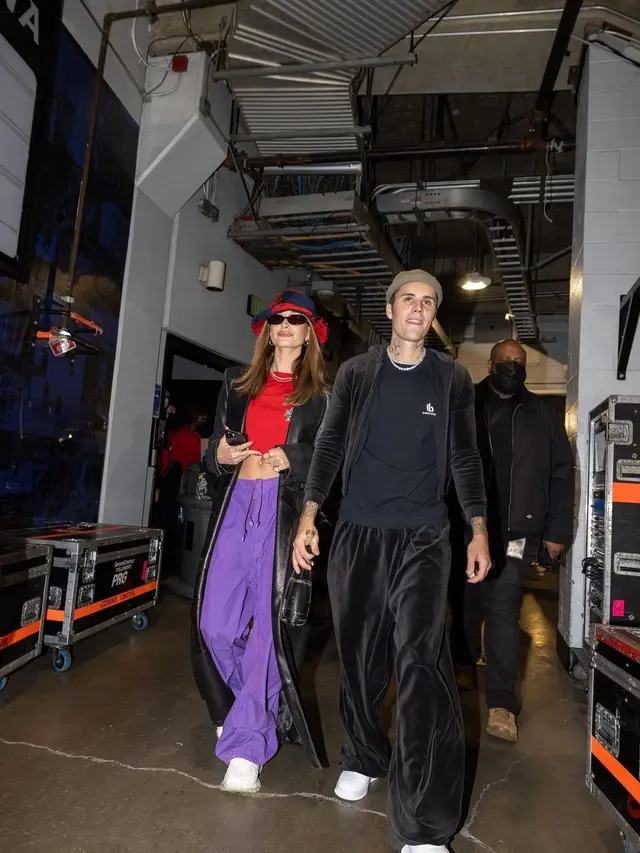 Gaya Kompak Justin Bieber dan Hailey Sebagai Pasangan Bucin Sejati