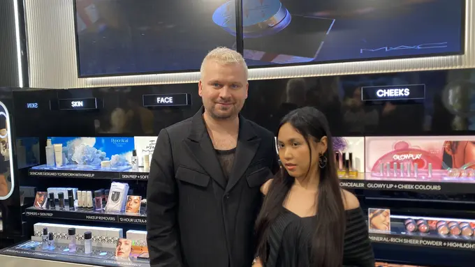 Anton Zimin MAC Senior Artistry Ungkap Makeup Metalic Akan Menjadi Tren