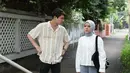 Meski sudah dikenal sebagai penyanyi dangdut ternama, Lesti Kejora kepakkan sayapnya di dunia akting. Pelantun tembang Lentera ini diketahui sudah debut main sinetron tahun 2015. Setelah terakhir main sinetron tahun 2024, Lestii Kejora kembali ke layar kaca lewat sinetron Ramadan Romansa Kampung Dangdut. Dalam sinetron Ramadan ini, Lesti Kejora memerankan karakter gadis desa yang memiliki suara emas dan bercita-cita menjadi penyanyi dangdut terkenal. (Liputan6.com/IG/@romansakampungdangdut.mncp)