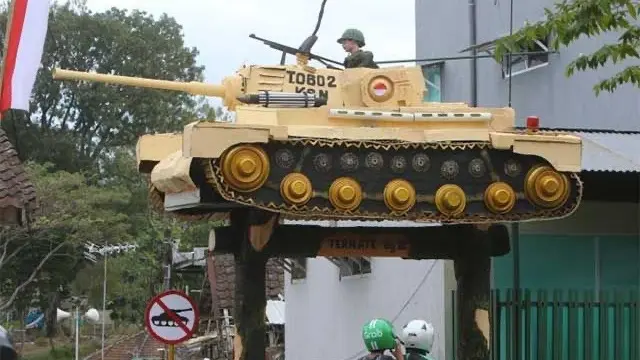 6 Potret Gapura Desa Ini Nyeleneh Banget, Bikin Susah Pengguna Jalan