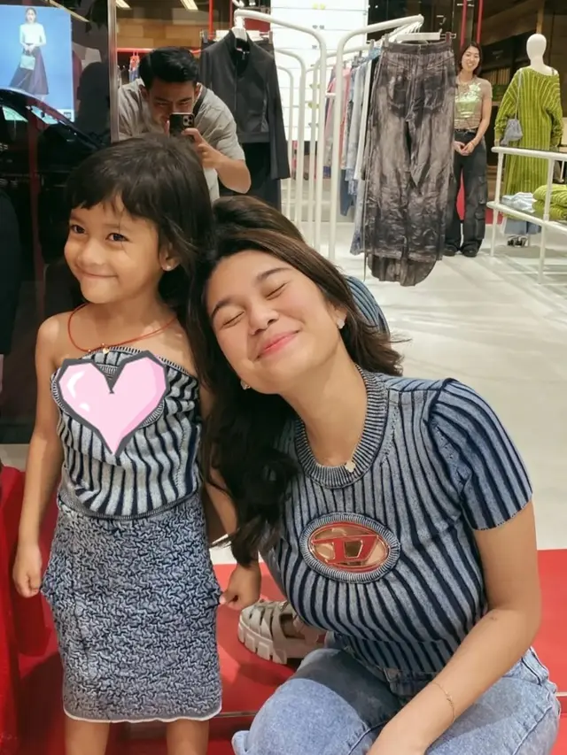 6 Potret Arhan dan Azizah Saling Gantian Ambil Foto, Netizen: Romantis Bikin Baper