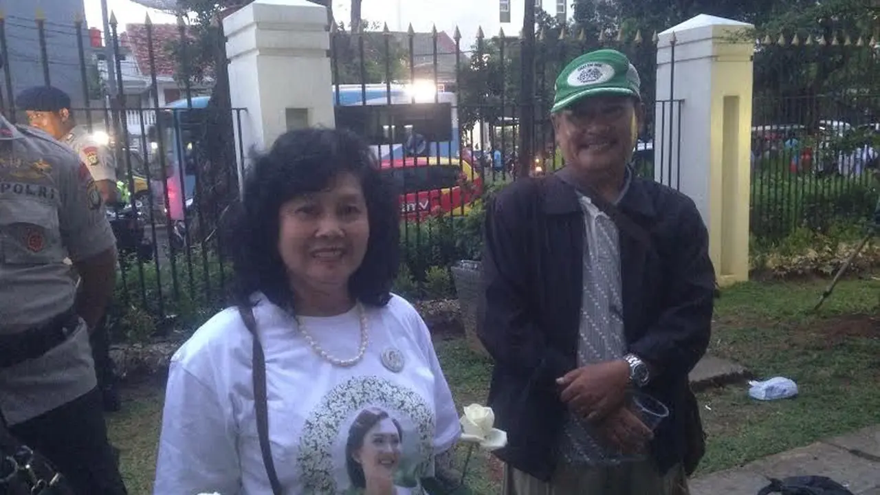 Pendukung Mirna Salihin di sidang Jessica Wongso