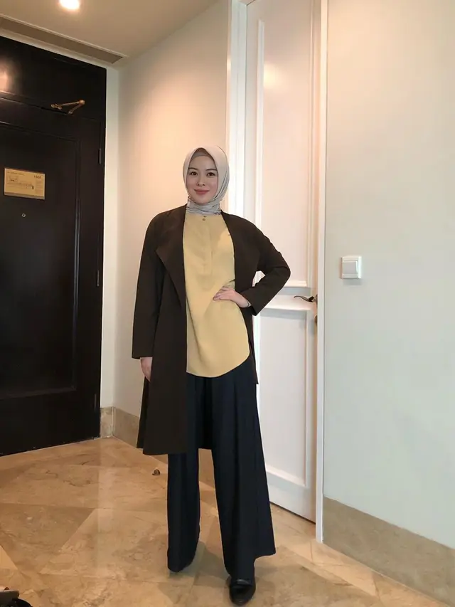 6 Potret OOTD Ayana Moon, Selebgram Muslim Korea yang Selalu Modis