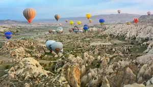 Menara Batu Ikonik di Cappadocia Turki Runtuh, 3 Orang Tewas