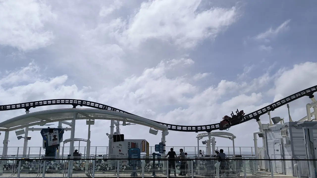 Ujicoba Rollercoaster di Disney Adventure