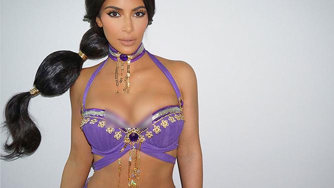 Kim Kardashian Berdandan Ala Putri Jasmine Di Pesta Halloween Dengan Keluarga Page 1 Photo Fimela Com