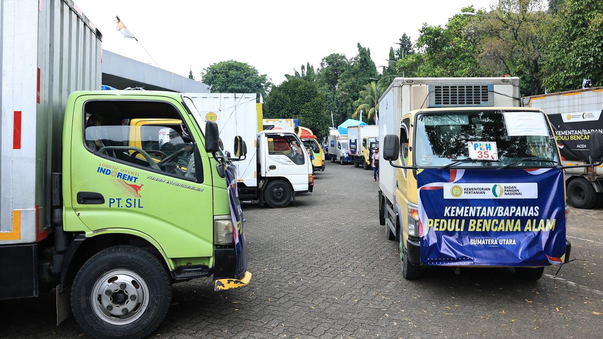 Mentan Amran Kembali Kirim 153 Truk Bantuan untuk Masyarakat Terdampak Banjir Sumatra
