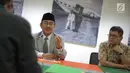 Ketua Umum ICMI Jimly Asshidiqque memberikan di Gedung ICMI, Jakarta, Kamis (7/9). Dalam pertemuan tersebut Pansus Angket membahas keberadaan dan soal tugas pokok dan fungsi serta kewenangan KPK. (Liputan6.com/Faizal Fanani)