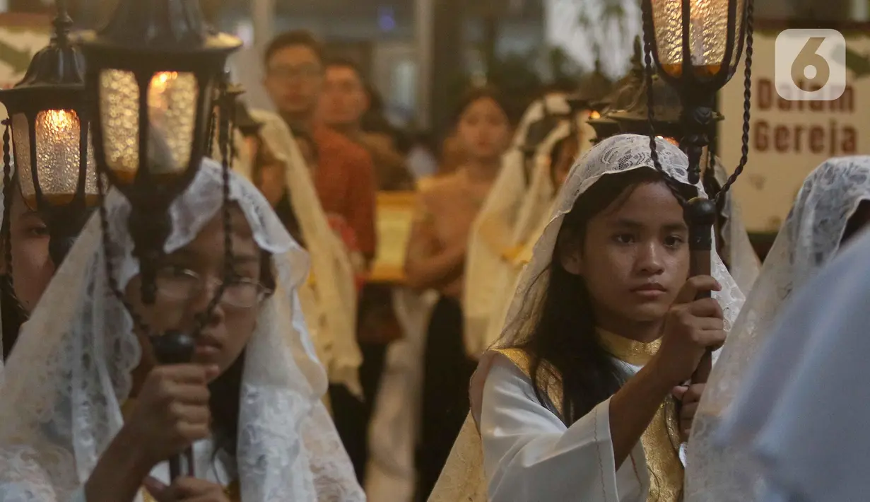Sebelumnya, pihak Gereja Katedral Jakarta mengimbau kepada jemaat yang ingin menghadiri Misa di Gereja Katedral, diwajibkan mendaftar secara daring atau online sebelumnya. (Liputan6.com/Herman Zakharia)