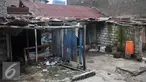 Suasana rumah kosong sebagai tempat pengguna dan pengedar Narkoba di Jalan Bendi Besar, Jakarta, Selasa (2/3). Petugas kepolisian dari Polres Jakarta Selatan berhasil mengamankan 20 tersangka beserta barang bukti.  (Liputan6.com/Gempur M Surya)