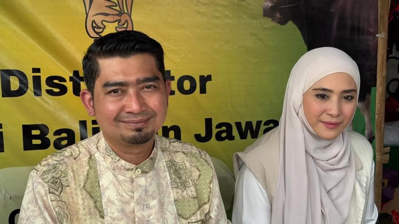 Ustaz Solmed dan April Jasmine.