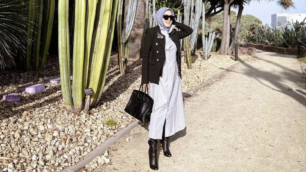 Gaya Casual Syahrini saat Berlibur Di Los Angeles