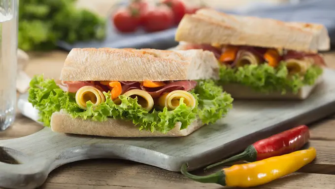 Roti dengan keju lembaran/dok. Unsplash Ola