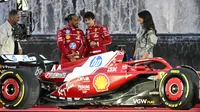 Duo Scuderia Ferrari: Lewis Hamilton dan Charles Leclerc jadi favorit juara F1 2025. (Piero CRUCIATTI / AFP)
