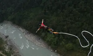 Ilustrasi Bungee Jumping (Unsplash)