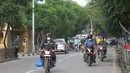 Pengendara sepeda motor terlihat di sebuah jalan di Kathmandu, Nepal Nepal (22/7/2020). Pemerintah Nepal memutuskan untuk secara resmi mencabut kebijakan karantina wilayah (lockdown) yang telah berlangsung selama hampir empat bulan. (Xinhua/Zhou Shengping)