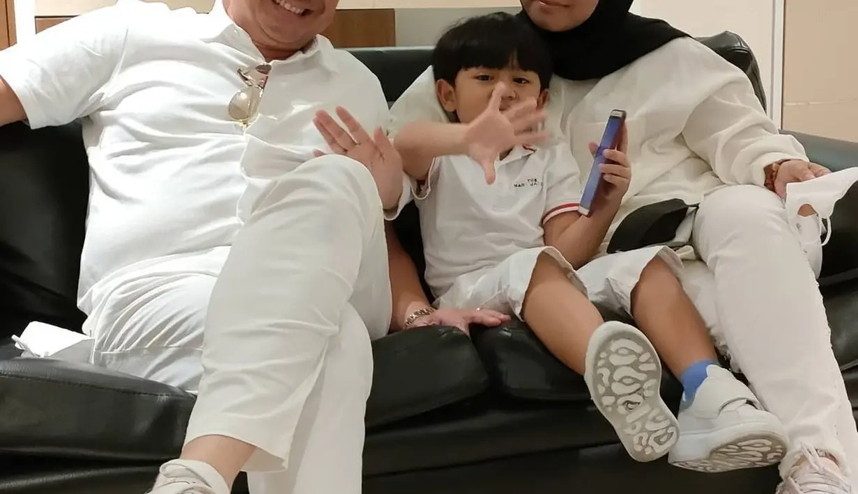 <p>Dari pernikahan tersebut, Ivan Fadilla dan sang istri dikaruniai seorang anak yang bernama Elvano Areliyan. (FOTO: instagram.com/ir.ivanfadilla/)</p>