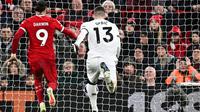 Pemain Liverpool, Darwin Nunez, mencetak gol ke gawang Sheffield United pada laga pekan ke-31 Liga Inggris di Stadion Anfield, Jumat (5/4/2024). (AFP/Paul Ellis)