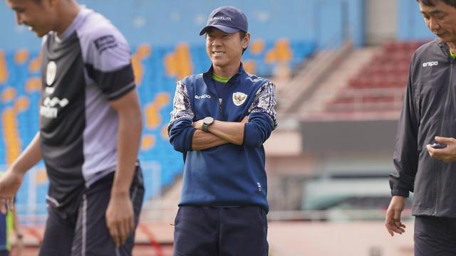 Shin Tae-yong ketika memimpin sesi latihan Timnas Indonesia (c) PSSI