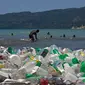 Pencemaran alam karena penggunaan plastik yang berlebihan