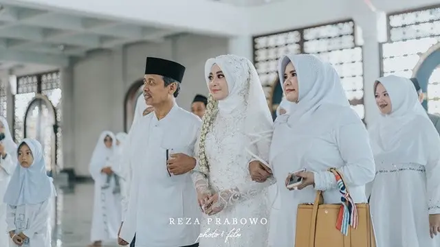 5 Pesona Zerlinda Gitta, Istri Hansamu Yama yang Cantik Menawan