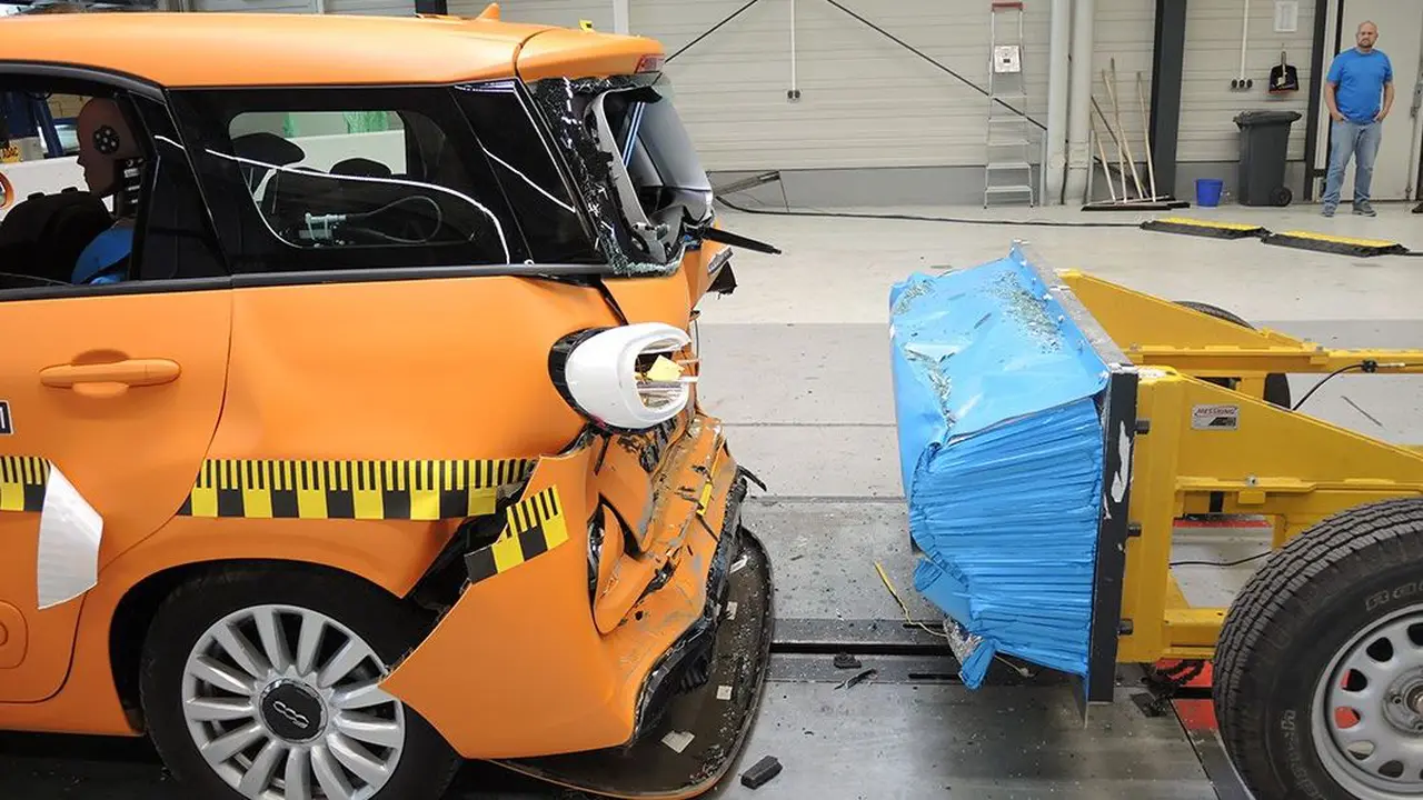 Mobil Kecil Tujuh Kursi Lebih Berbahaya
