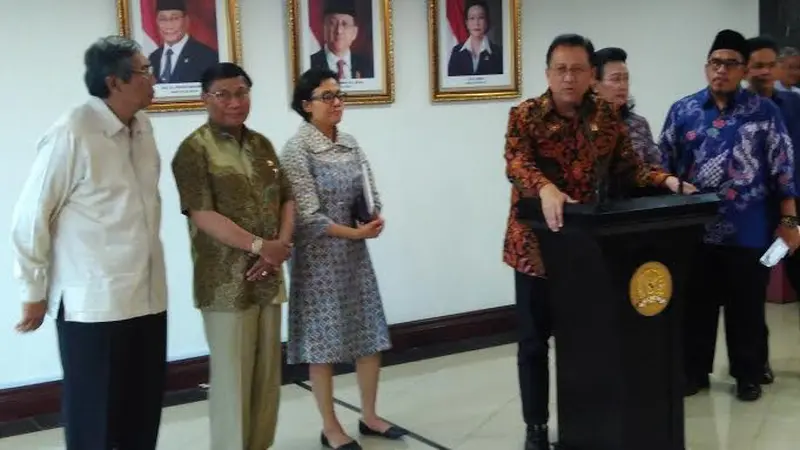 Menkeu Sri Mulyani beserta jajaran Direktorat Jenderal Anggaran Kementerian Keuangan menemui Ketua DPD Irman Gusman di Gedung DPD RI.