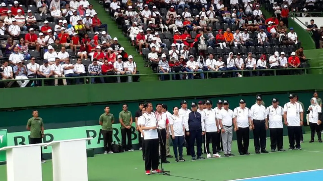Presiden Joko Widodo (Jokowi) meresmikan Lapangan Tenis Terbuka dan Tertutup Gelora Bung Karno, Senayan , Jakarta, Sabtu (3/2/2018). (Ilyas/Liputan6.com)