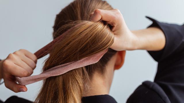 Yuk Intip! 4 Tips Merawat Rambut Sehat Buat Kamu yang Berhijab