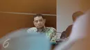 Mantan Direktur PT Bursa Berjangka Jakarta Bihar Sakti Wibowo saat mendengarkan keterangan saksi pada sidang lanjutan kasus penyuapan Kepala Bappeti Syahrul Raja Sempurnajaya, di Pengadilan Tipikor, Jakarta, Senin (6/7). (Liputan6.com/Helmi Afandi)
