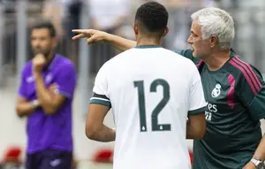 Utak-atik Taktik Jose Mourinho: Diomande Starter, Alexander-Arnold Jadi Gelandang?