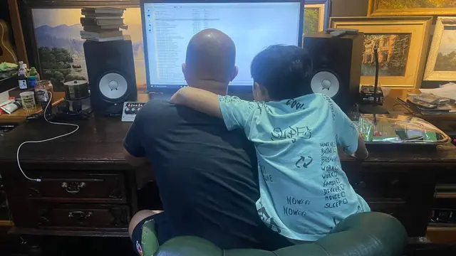 [Fimela] Penuh Kehangatan, Ini 6 Potret Kedekatan Ahmad Dhani dan Muhammad Ali