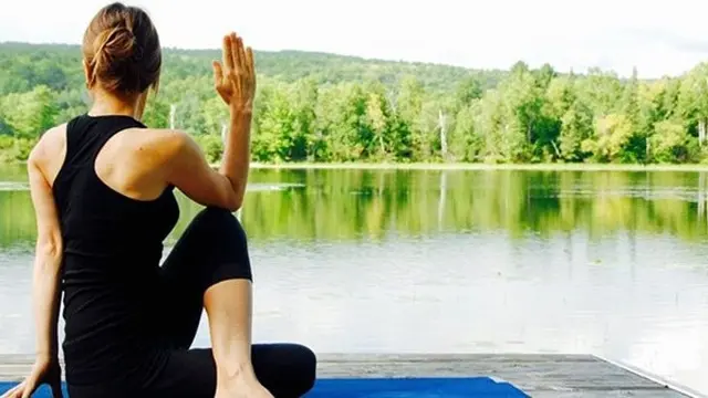 Pose yoga selama puasa/copyright Pixabay.com/evitaochel