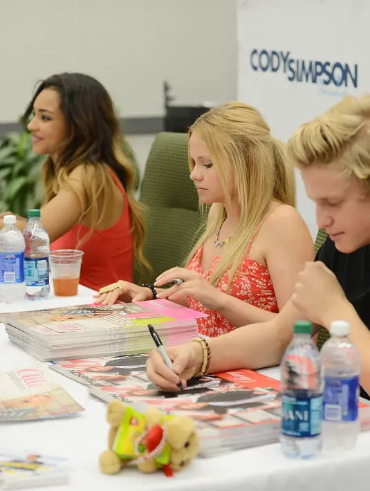 Kedekatan Allie Simpson dan Gigi Hadid layaknya kaka beradik. Menurut Allie Simpson, Gigi adalah sosok yang baik dan membuat dirinya bangkit dan percaya diri. (AFP/Bintang.com)